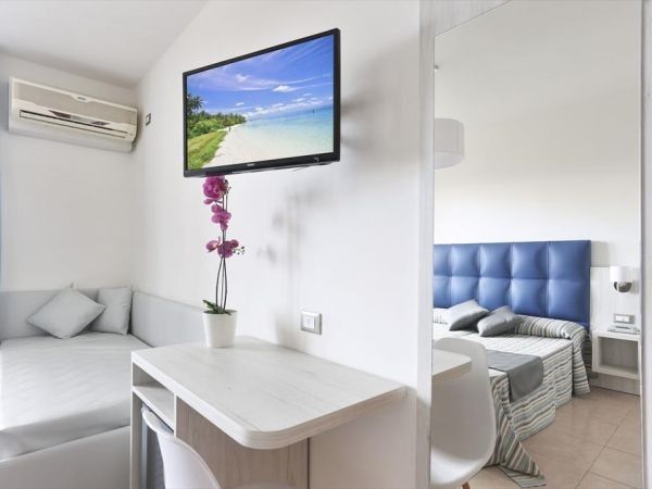 Hotel Nuovo Tirreno  - foto 32654.jpg