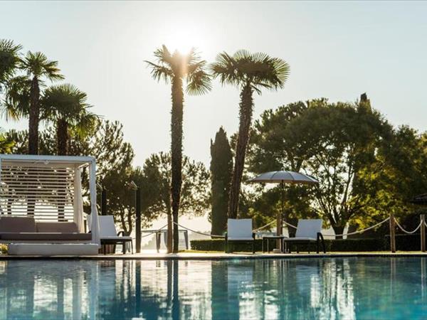 Gorgeous Bay Luxury Spa Resort