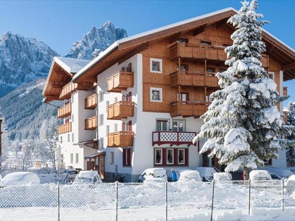 Family hotel Crepei