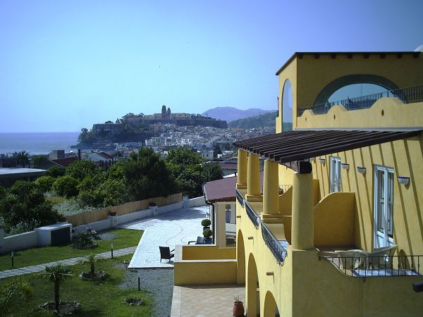 Family hotel Bougainville