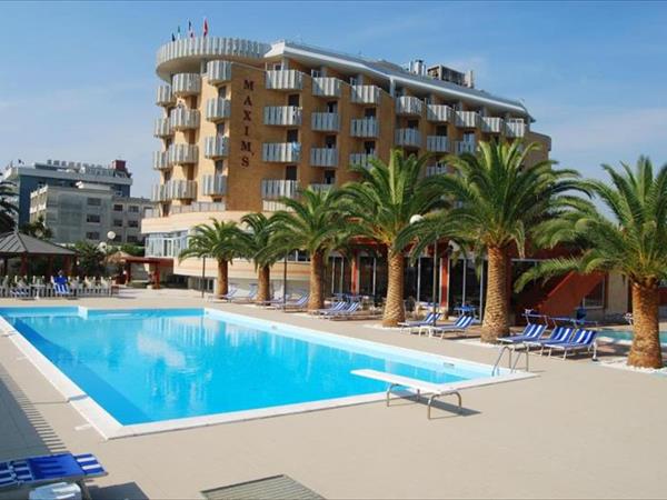 Family hotel Maxims